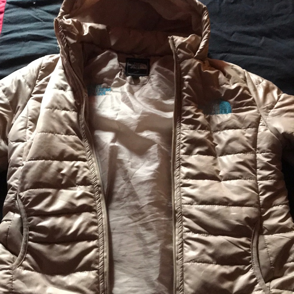north face jacket!! brand new!! wore once!!